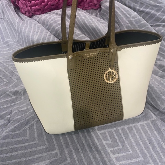🪐Rare Henri Bendel W 57th perforated tote - Picture 10 of 12